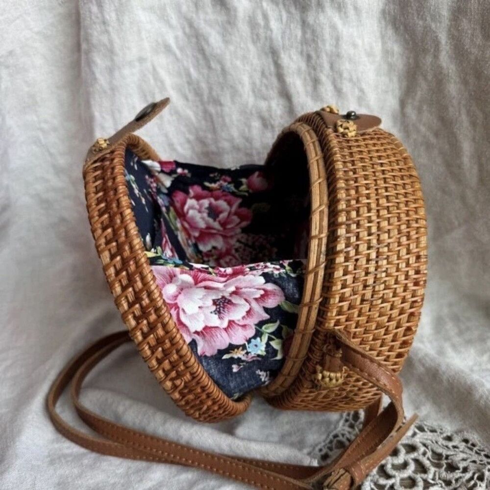 Round Rattan Wicker Woven Purse Crossbody Floral Lined Boho Cottage Core 8x3 Bag - Picture 2 of 11